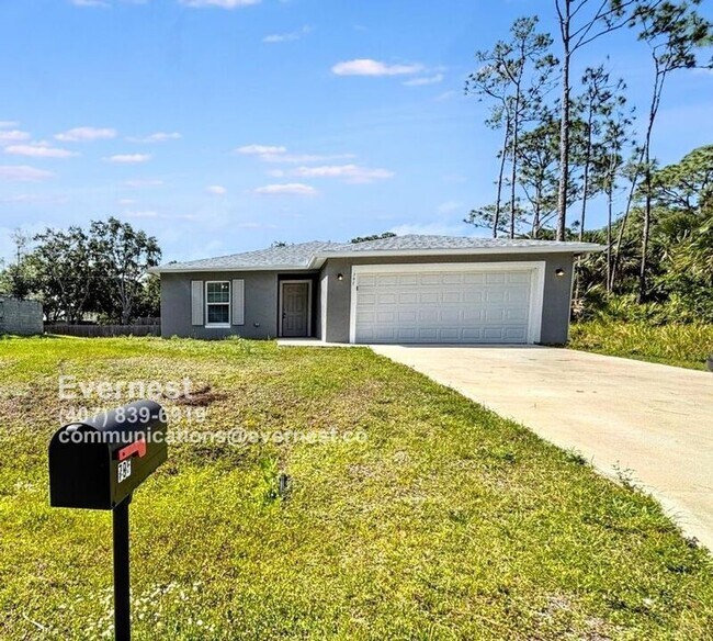 Photo - 795 Carousel St SE