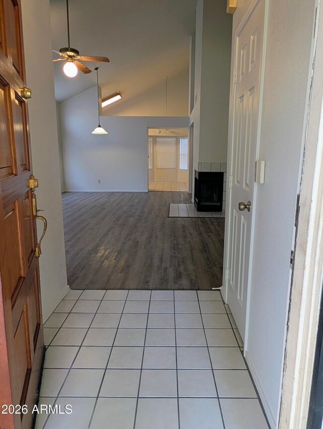 Photo - 2325 E Lakecrest Dr