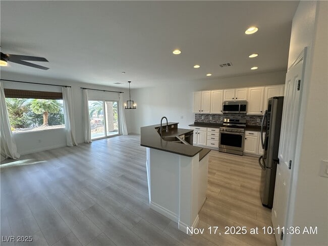 Photo - 2335 Meteor Shower St