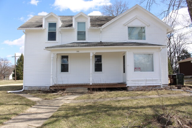 Building Photo - 180 Martin St