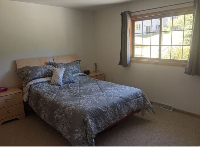 4 BEDROOM - 2 BATH HOME - 4 BEDROOM - 2 BATH HOME