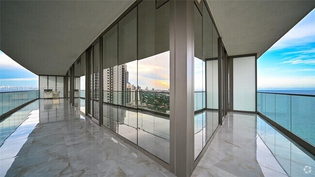 Building Photo - 18975 Collins Ave Unit 2105 Rental