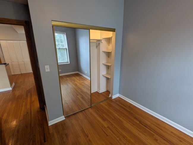 Bedroom - 1912 W Chase Ave Unit 105