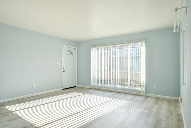 Photo - 2 Bedroom, 1 Bath Duplex Unit near Beach