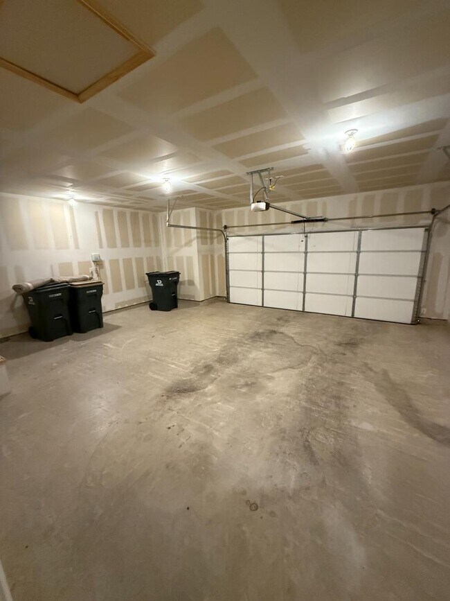 Photo - 401 Wren Ln