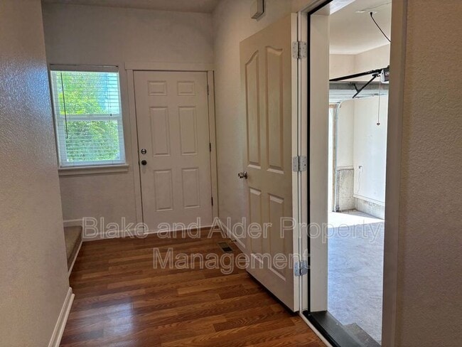 Photo - 345 Norway St NE