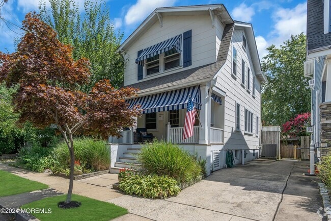 Building Photo - 704 E St Rental