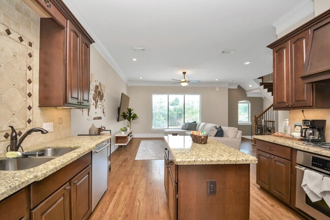 Building Photo - 5341 Nolda St