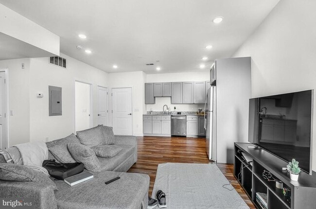 Photo - 2411 Kensington Ave Apartment Unit 209