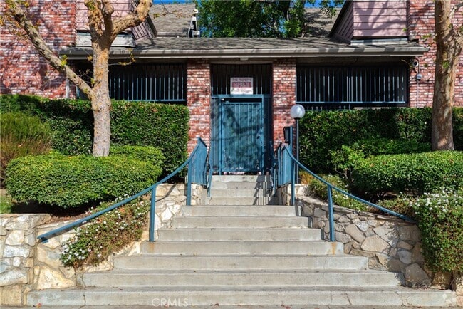 Building Photo - 13126 Bromont Ave Unit 4-4 Rental