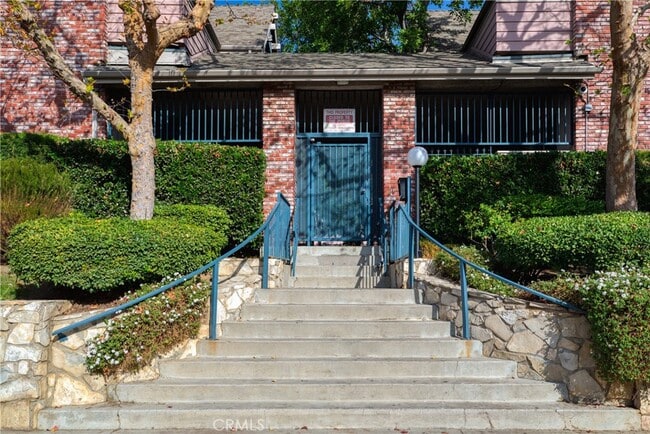 Building Photo - 13126 Bromont Ave Unit 4-4 Rental