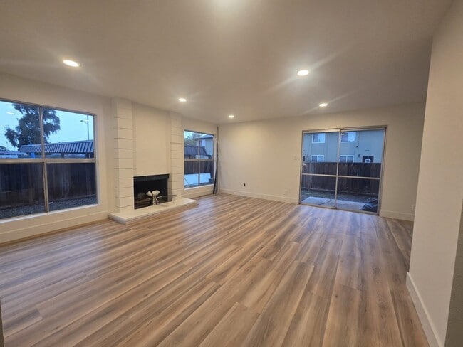 Photo - 1007 Bluebell Dr