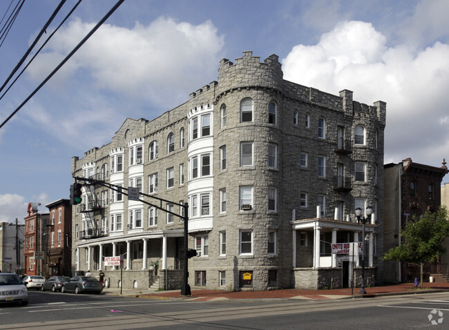 Building Photo - Castle Apartments