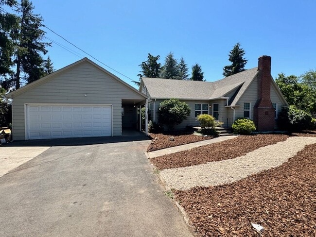 NEW TO MARKET, SINGLE LEVEL HOME, FULLY FE... - NEW TO MARKET, SINGLE LEVEL HOME, FULLY FE...