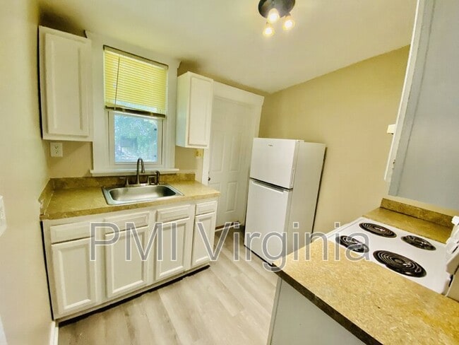 Building Photo - 1205 Pike St Rental