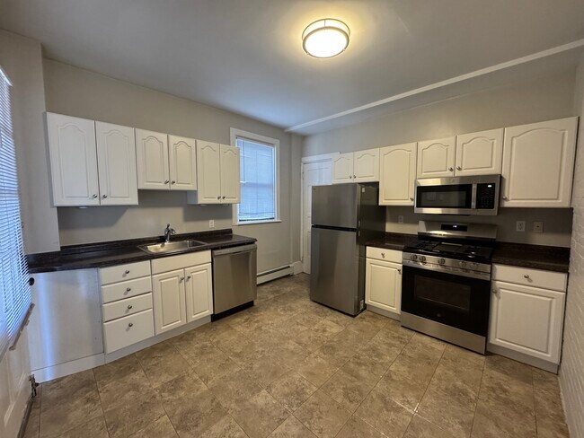 Building Photo - 61 Dana St Unit #8 Rental