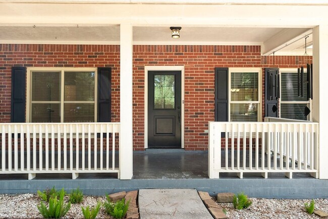 Photo - 618 W Rollingwood St