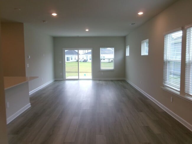 Photo - New 5 bedroom, 3 bath home in Clear Pond w...