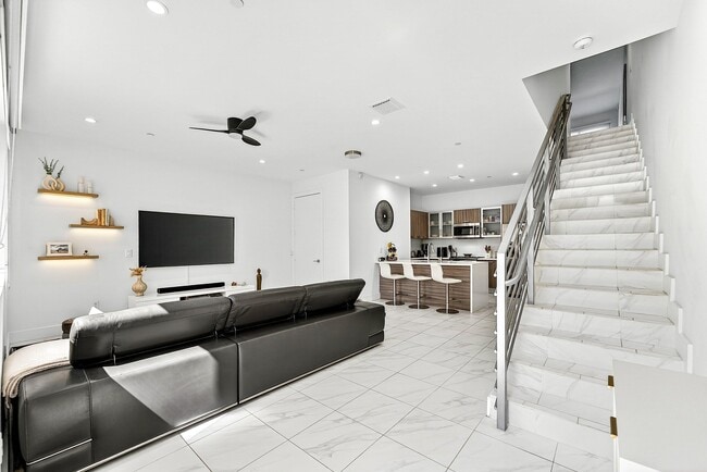 Photo - 1034 NE 18th Ave