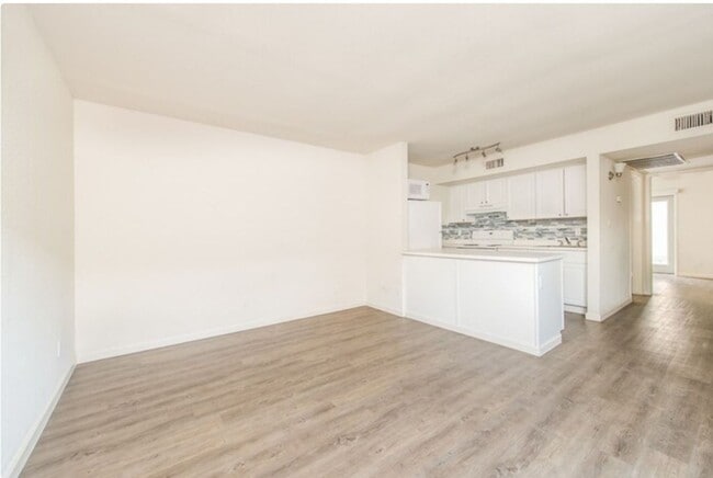 Photo - 15 on Cambridge