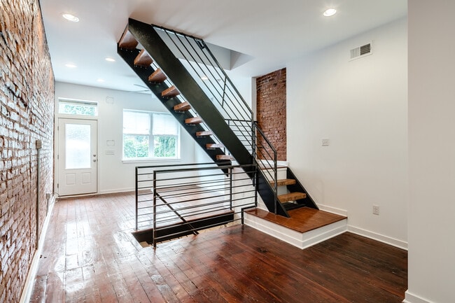 Building Photo - 185 W Dauphin St Rental