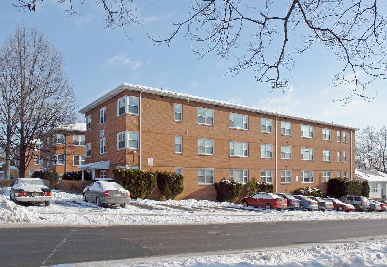 Hamilton Court - Hamilton Court Apartments