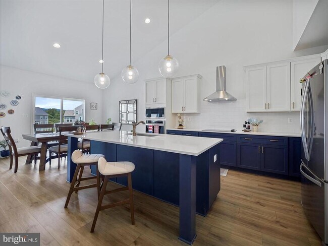 Photo - 208 Hillsdale Pl
