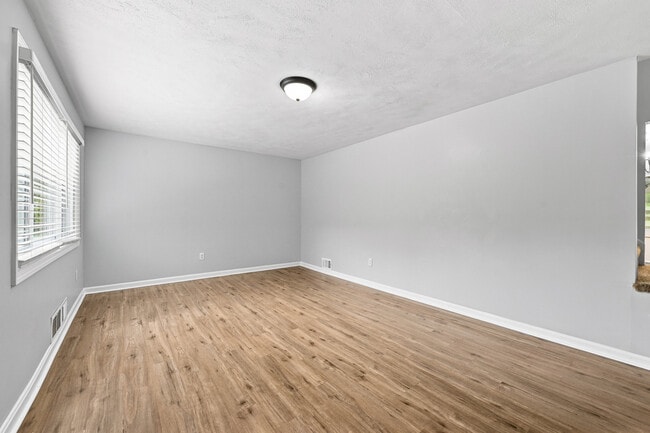 Photo - 56 Pointview Rd