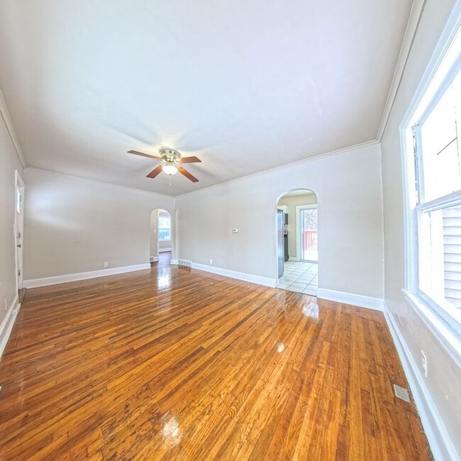2502 Woodland Ave