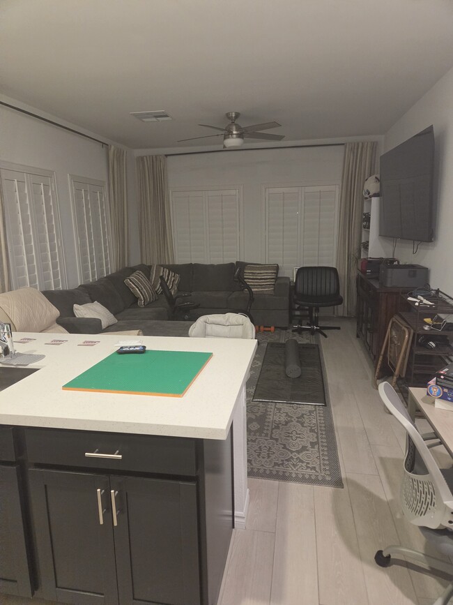 In law apartment - 3858 Palace Pier St