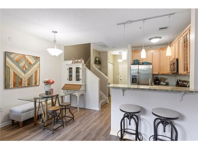 Building Photo - 680 N 2nd St Unit 114