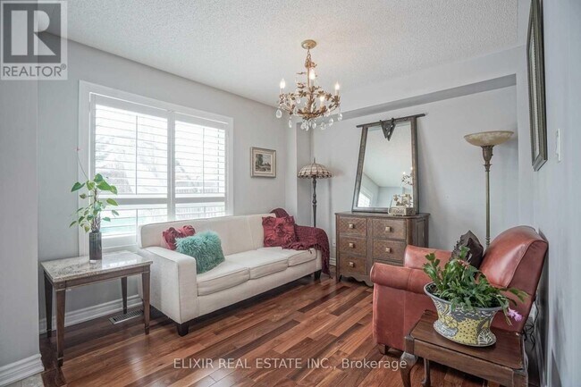 Photo - 32 Florette Pl