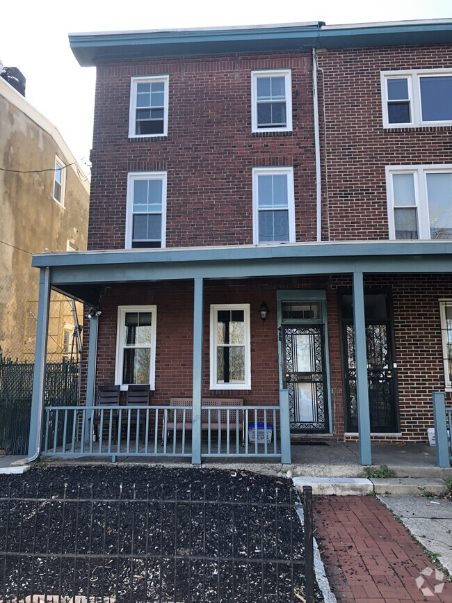 Front porch - 412 N 31st St Rental