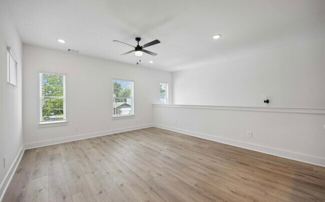 Photo - 8021 Cora St