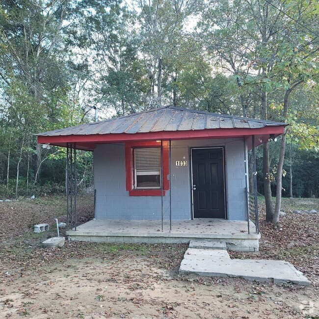 Building Photo - Renovated 2 bedroom home Phenix City