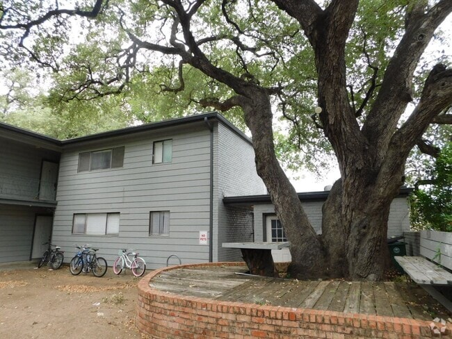 Building Photo - UT condo for lease Unit 103