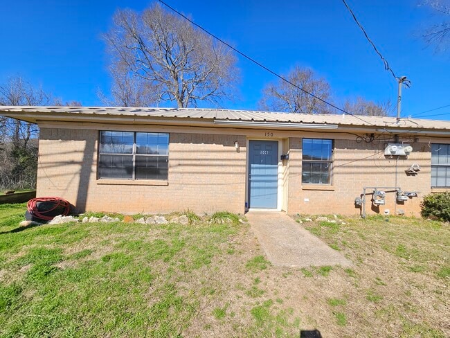 Building Photo - 152 W 7th St Rental
