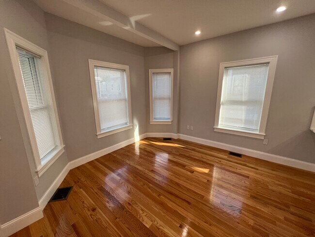 Photo - 29 Alpine St Unit 1