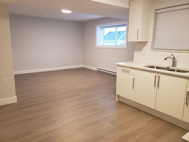 Photo - 14929 62A Av