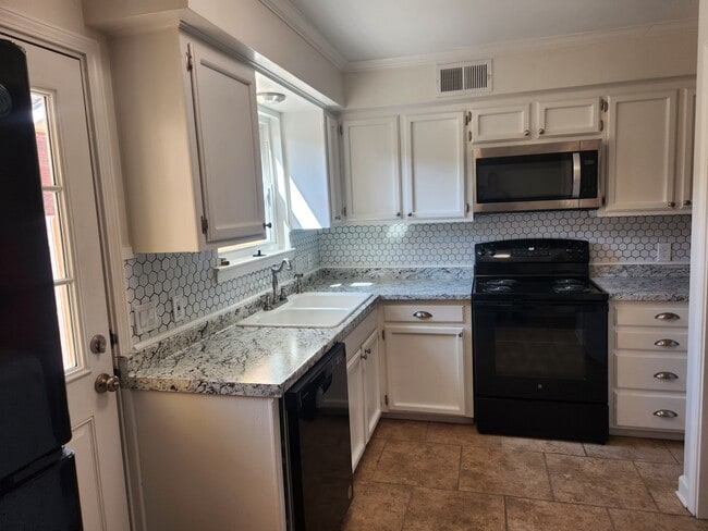 Photo - 434 Longwood Ct Unidad D