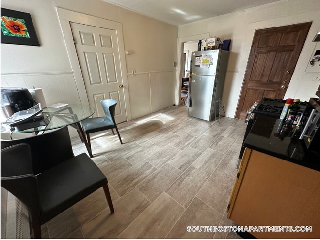 Photo - 53 W Seventh St Apartment Unit 2