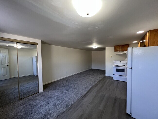 "Charming 1-Bedroom Retreat in Forsyth – Your Cozy Oasis Awaits!"