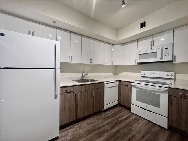 Photo - 18335 NW 68th Ave Unidad 700-519 Rental