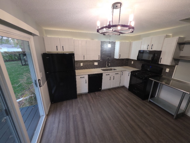 Photo - 5336 Russell Ave N