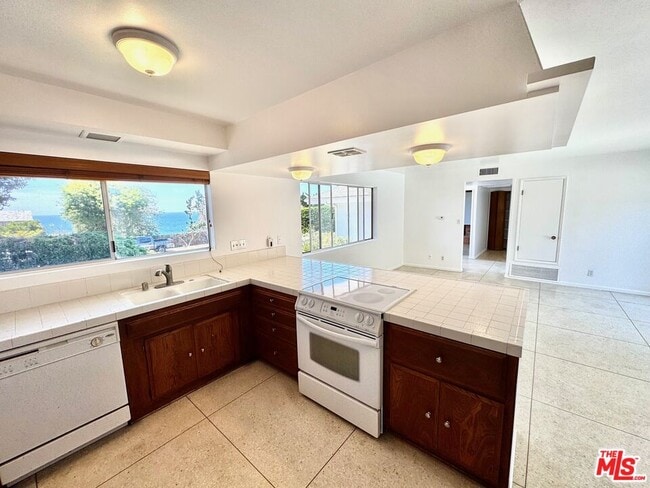Photo - 31617 Broad Beach Rd