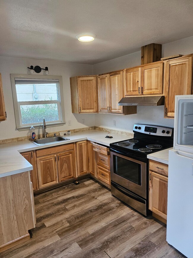 Photo - 922 W 7th St