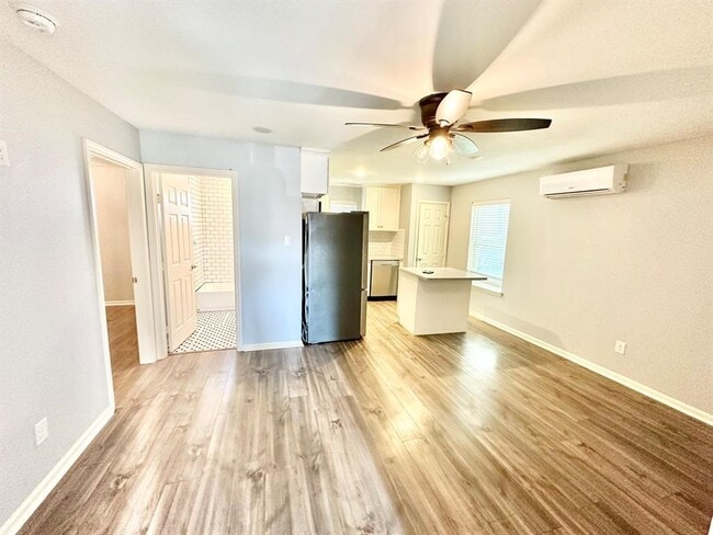 Photo - 724 Avenue K