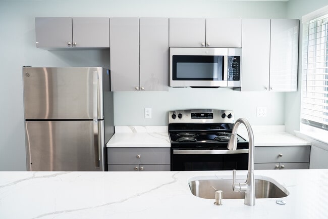 1 Bedroom Kitchen - New Country Club Estates Rental