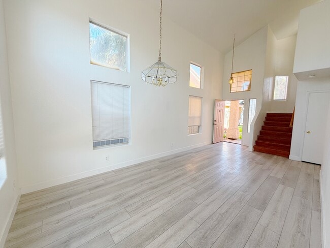 Photo - 593 Old W Ct