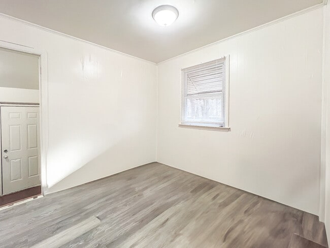 Photo - 305 S 9th Ave